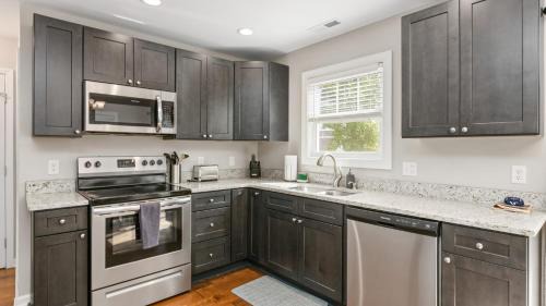 Asheville Casa | White Pine Red Bud Buyout by AvantStay 2 Home Buyout Sleeps 16