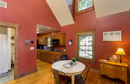 Millersburg Cabina | White Pine . Trailside Lodging