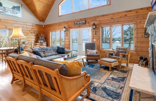 Seguin Casa | White Pines Lake Joseph Muskoka