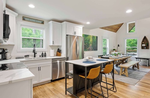 Clarkson Casa | White Pines Lodge Wooded Retreat