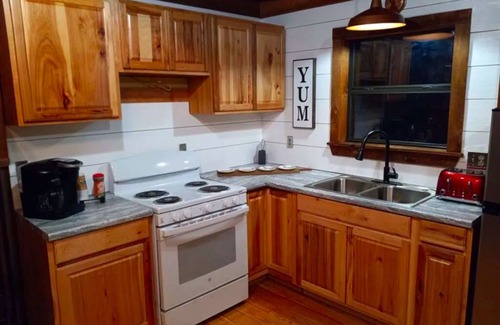Madison County Cabina | White River Adventure Cabin @ Pig Trail Scenic Hwy near Combs AR. ATV & Hiking