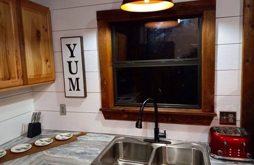 Madison County Cabina | White River Adventure Cabin @ Pig Trail Scenic Hwy near Combs AR. ATV & Hiking
