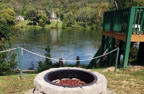 Flippin Cabina | White River Retiro en la famosa agua blanca Estates