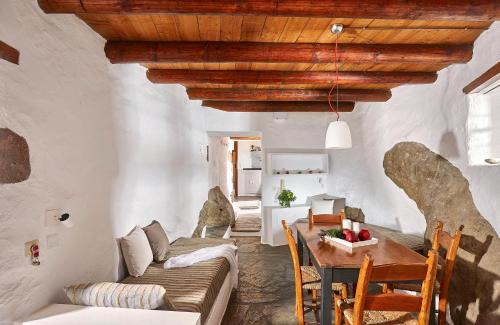Aspros Potamos Apartamento | White River Cottages - rustic minimalist holiday houses