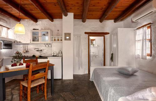 Aspros Potamos Apartamento | White River Cottages - rustic minimalist holiday houses