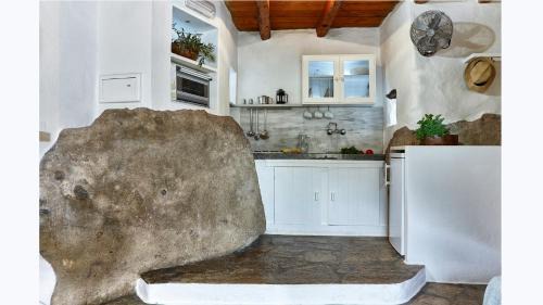 Aspros Potamos Apartamento | White River Cottages - rustic minimalist holiday houses