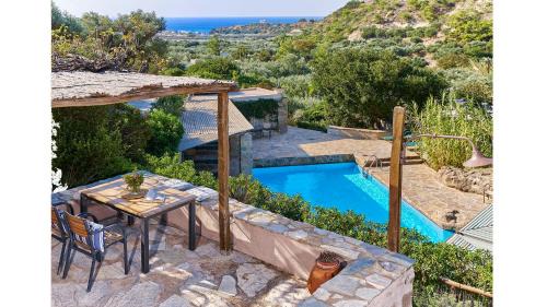Aspros Potamos Apartamento | White River Cottages - rustic minimalist holiday houses