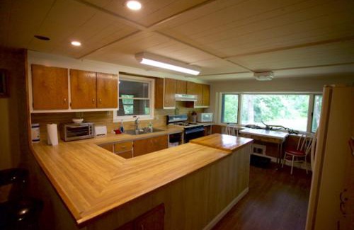 Eureka Springs Casa | White River Float Trips - Charming country 4Bd 2Ba Full House - Near Beaver Lake & Dam and Eureka Springs - 3 boat ramps within 3 miles