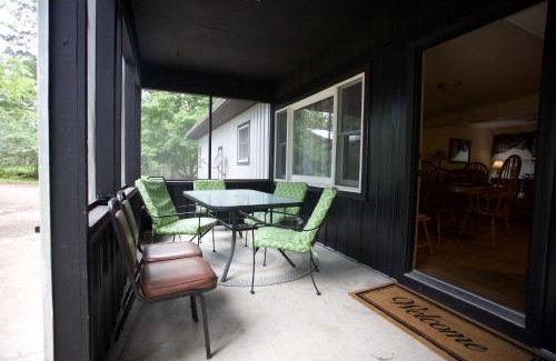 Eureka Springs Casa | White River Float Trips - Charming country 4Bd 2Ba Full House - Near Beaver Lake & Dam and Eureka Springs - 3 boat ramps within 3 miles