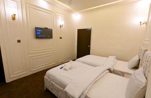 Karachi Cama Y Desayuno | White Rose BnB Family - Near Millennium Mall - Airport - National Stadium
