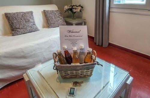 Koum Kapi Apartamento | White Rose, Budget Flat in Chania Town Center