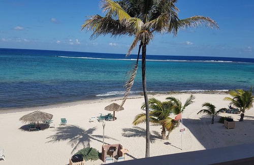 Colliers Bay Casa | Morritts Oceanfront Penthouse Unit
