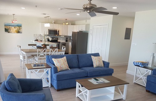 Colliers Bay Casa | Morritts Oceanfront Penthouse Unit