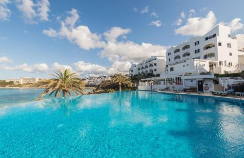 Arenal d'en Castell Apartamento | White Sands 4.20