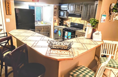 Alamogordo Casa | White Sands Oasis: "The Sleepy Oasis HQ, Pet Paradise, & Tealight Nights!"