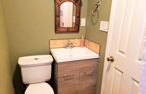 Alamogordo Casa | White Sands Oasis: "The Sleepy Oasis HQ, Pet Paradise, & Tealight Nights!"