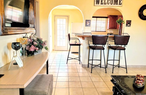Alamogordo Casa | White Sands Retreat: Dreamy 3BR Ultimate Comfort & Backyard Bliss!