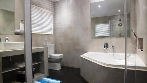 Van Dyks Bay Casa | White Shark Guest House