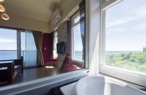 Shoufeng Casa | White Spray B&B
