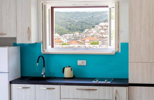 Pucisca Casa | White Stone House