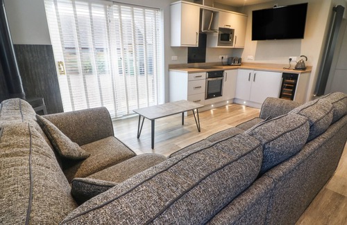 Roosebeck Cabaña | WHITE STONES, pet friendly, country holiday cottage in Roose
