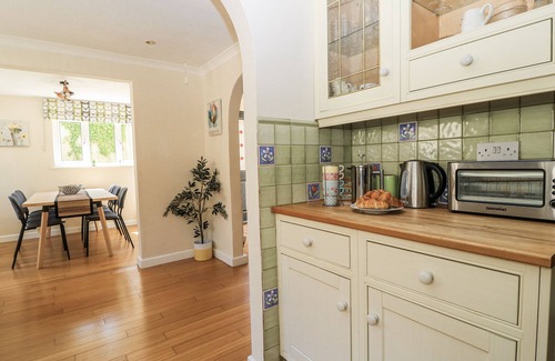 Burford Casa | WHITE STONES, pet friendly, with open fire in Fulbrook