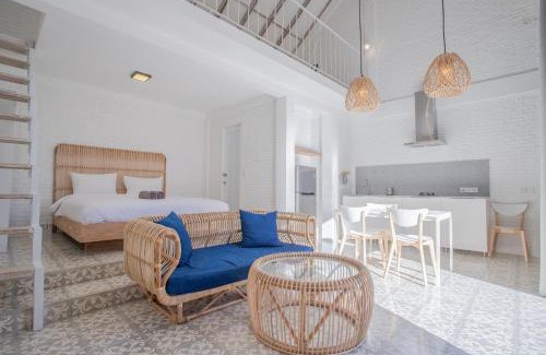 Batu Bolong Villa | White Studio, villa with private pool Canggu