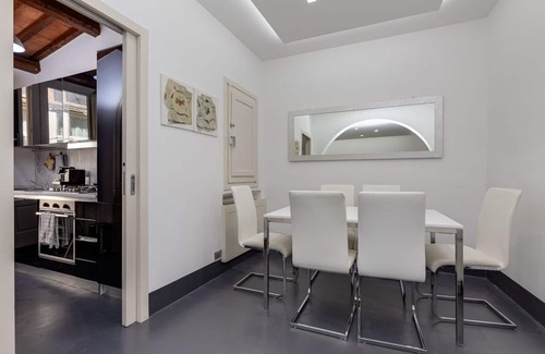 Rione III Colonna Apartamento | Blanco Estilo alcoba de Lujo - Piazza Di Spagna