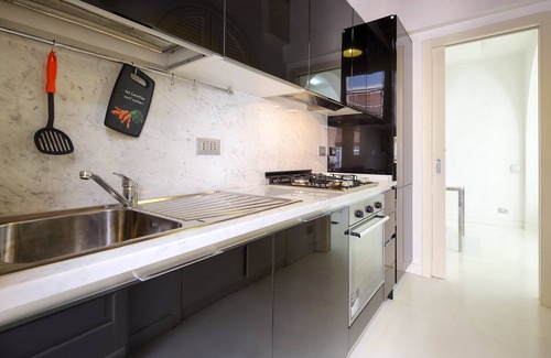 Rione III Colonna Apartamento | Blanco Estilo alcoba de Lujo - Piazza Di Spagna