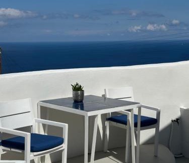 Vourvoulos Casa | White Swallow Suite Santorini