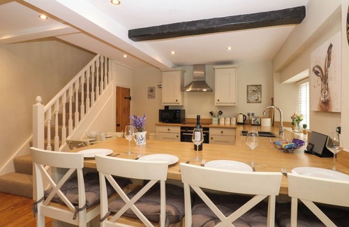 Middleham Cabaña | WHITE SWAN COTTAGE, family friendly, with open fire in Middleham