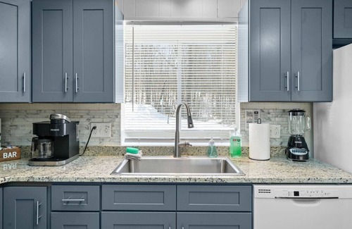 Streetsboro Cabina | White Tail Run & Eagles Nest At Heron Hill Retreat 2 Hot Tubs On Lake!