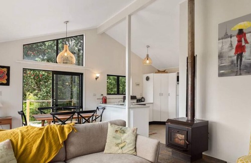 Waiotahi Casa | White Tui - Ohiwa Beach Bach