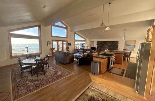 Shelter Cove Casa | White water views, location, comfort.
