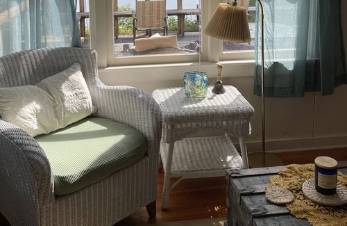 Washburn Cabaña | White wings cottage Private beach on Lake Superior