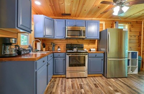 Logan Cabina | White Wolf Lodge by The Inn & Spa at Cedar Falls