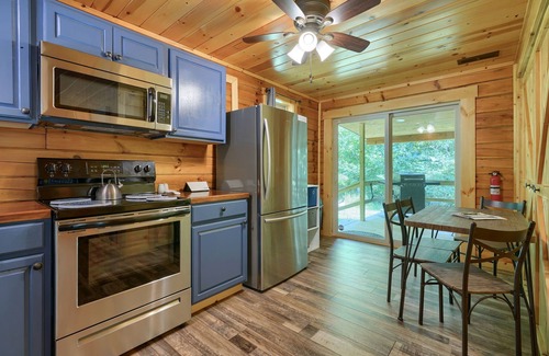 Logan Cabina | White Wolf Lodge by The Inn & Spa at Cedar Falls