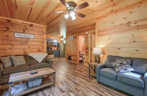 Logan Cabina | White Wolf Lodge by The Inn & Spa at Cedar Falls