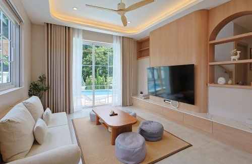 Chiang Mai Villa | White Wood Family Villa, 5 Kingbeds, 12 mins airport