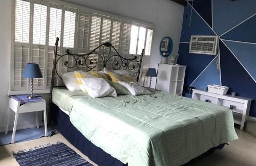 North Central Hollywood Apartamento | White Wooden House