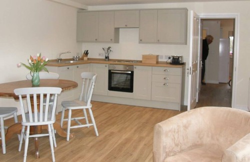 East Tisted Cabaña | Whitedown Holiday Home Newton Valence