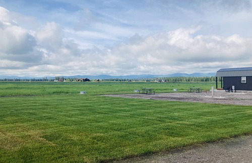 Whitefish Alquiler De RV | Whitefish Farms RV Campsite #1. RV site only.