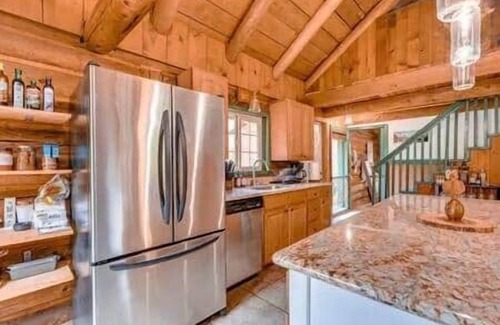 Lime Kiln Cabina | Whitehorse Mountain Retreat - Hot tub - Fireplace
