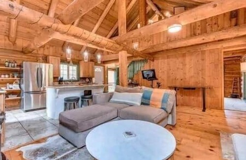 Lime Kiln Cabina | Whitehorse Mountain Retreat - Hot tub - Fireplace