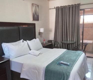 Farrarmere Casa | Whitehouse Lodge Benoni