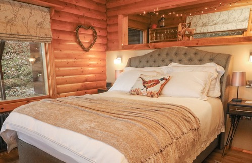 Barnoldswick Cabaña | WHITEMOOR LODGE, pet friendly, with open fire in Salterforth