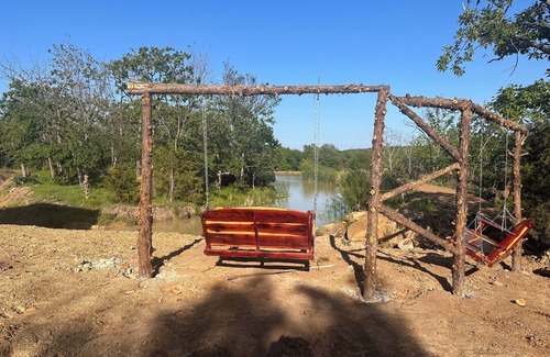 Henryetta Cabina | Whitetail Camping Cottage at Coble Highland Ranch