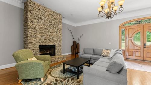 Troutman Casa | Whitetail Cove by AvantStay Lakefront w Pool Private Dock Sleeps 20
