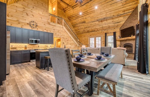 Young Harris Cabina | Whitetail Crick - Creek, theater room, hot tub