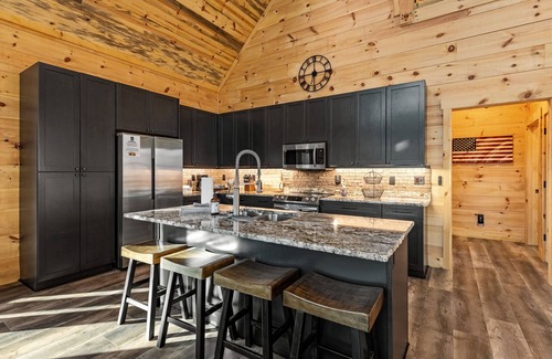 Young Harris Casa | Whitetail Crick; Creekfront home featuring hot tub, pool table and theatre room